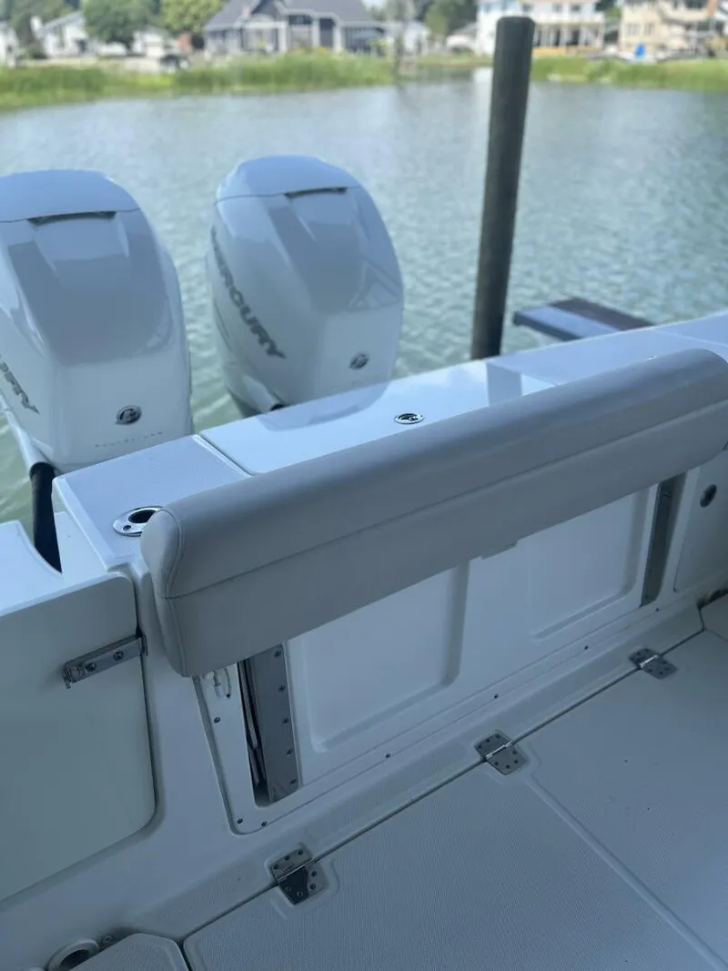 Slide: The Image of Boston Whaler 33 2016 - 5623030