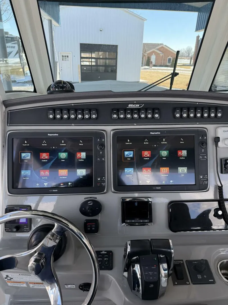 Slide: The Image of Boston Whaler 33 2016 - 5212711