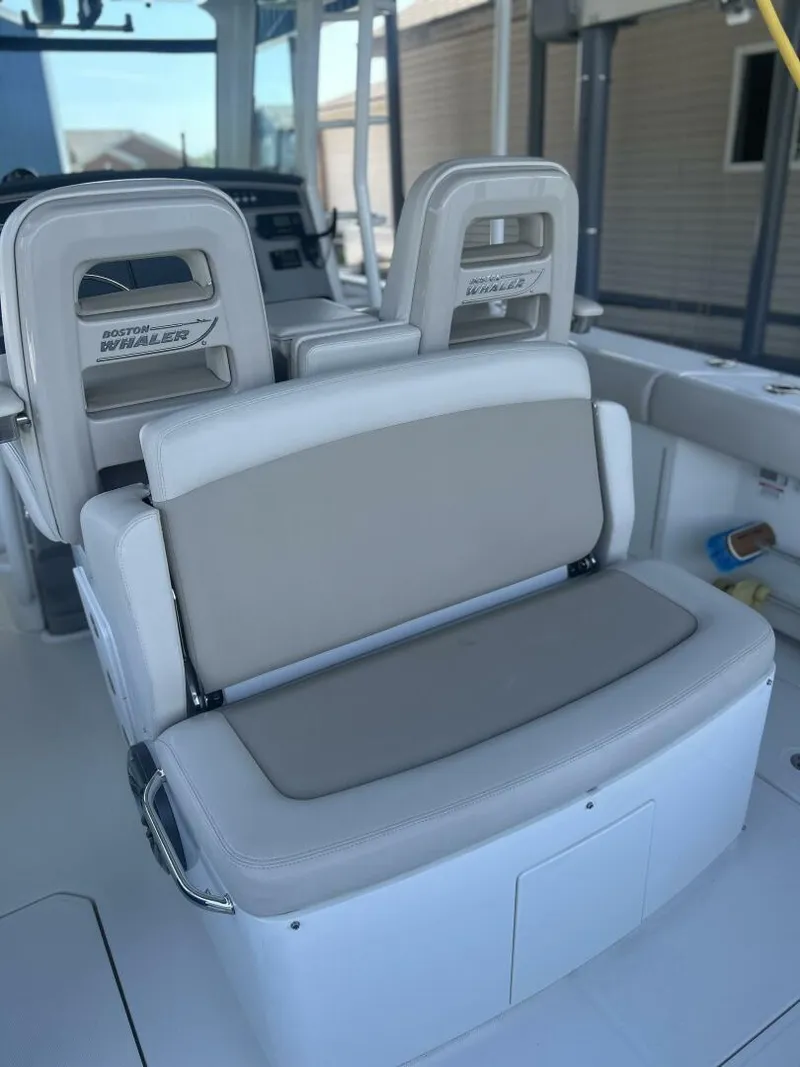 Slide: The Image of Boston Whaler 33 2016 - 5623031