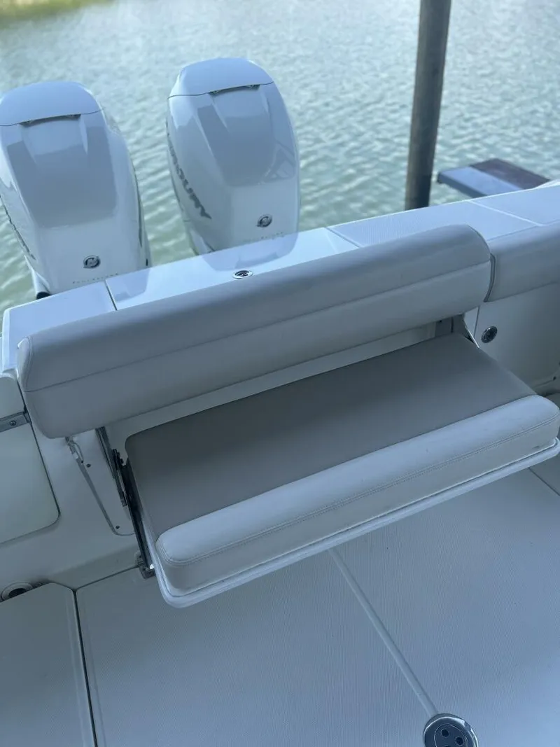 Slide: The Image of Boston Whaler 33 2016 - 5623032