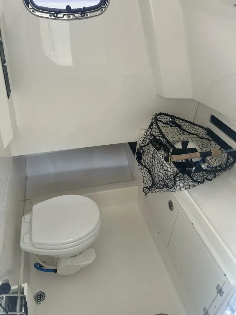 Slide: The Image of Boston Whaler 33 2016 - 5623035