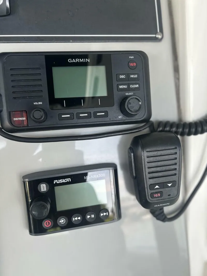 Slide: The Image of Boston Whaler 33 2016 - 5623038