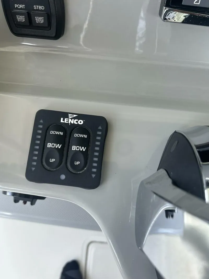 Slide: The Image of Boston Whaler 33 2016 - 5623041