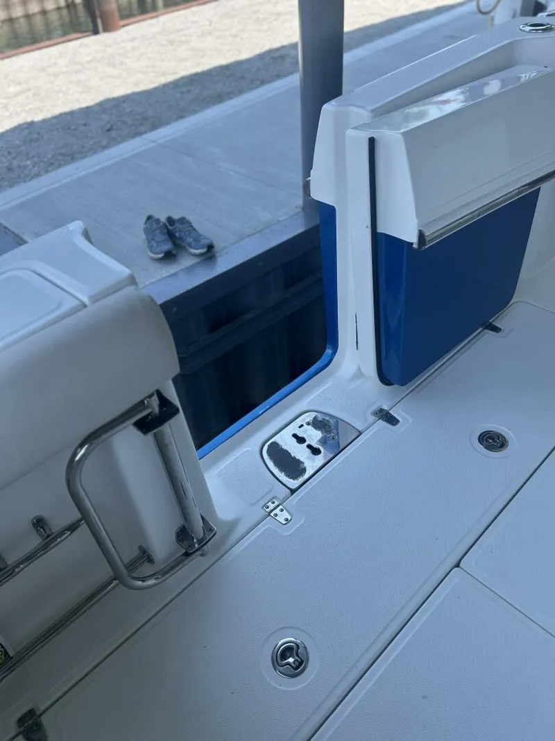 Slide: The Image of Boston Whaler 33 2016 - 5623042