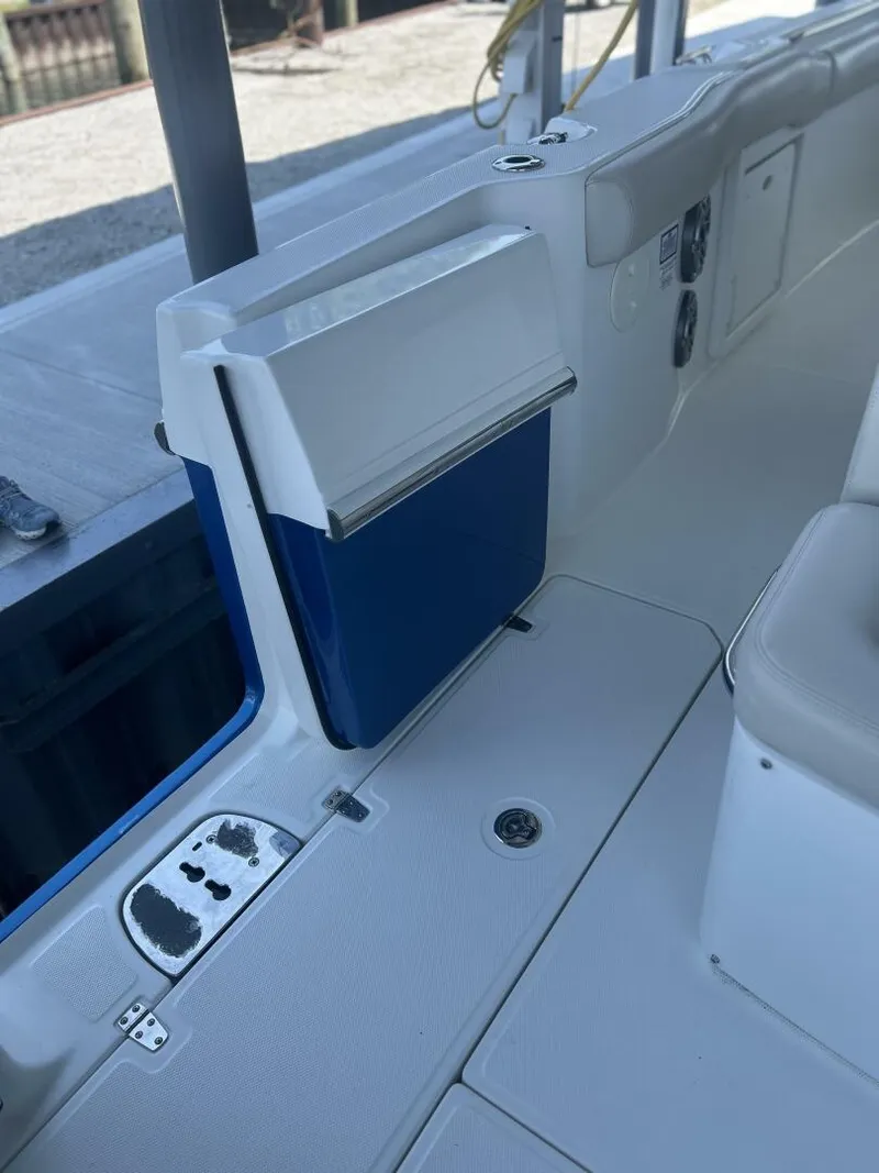 Slide: The Image of Boston Whaler 33 2016 - 5623046