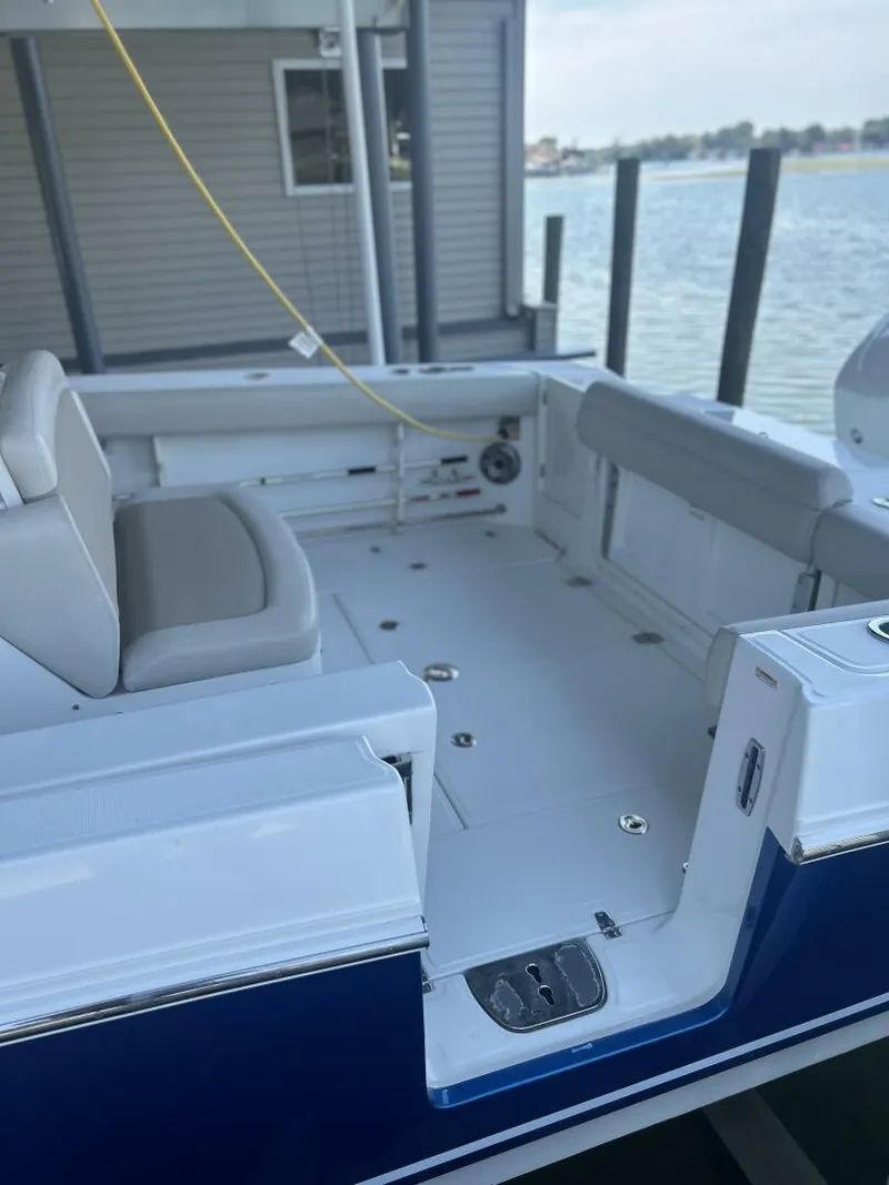 Slide: The Image of Boston Whaler 33 2016 - 5623050