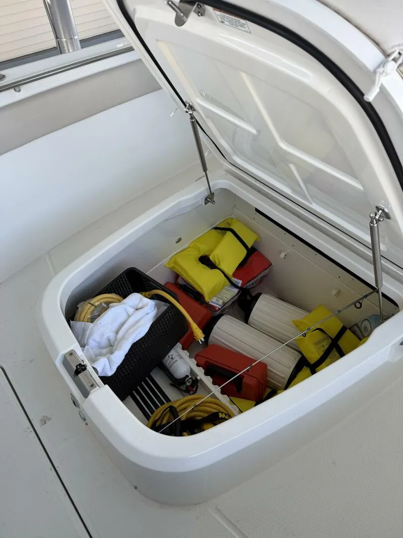 Slide: The Image of Boston Whaler 33 2016 - 5212707