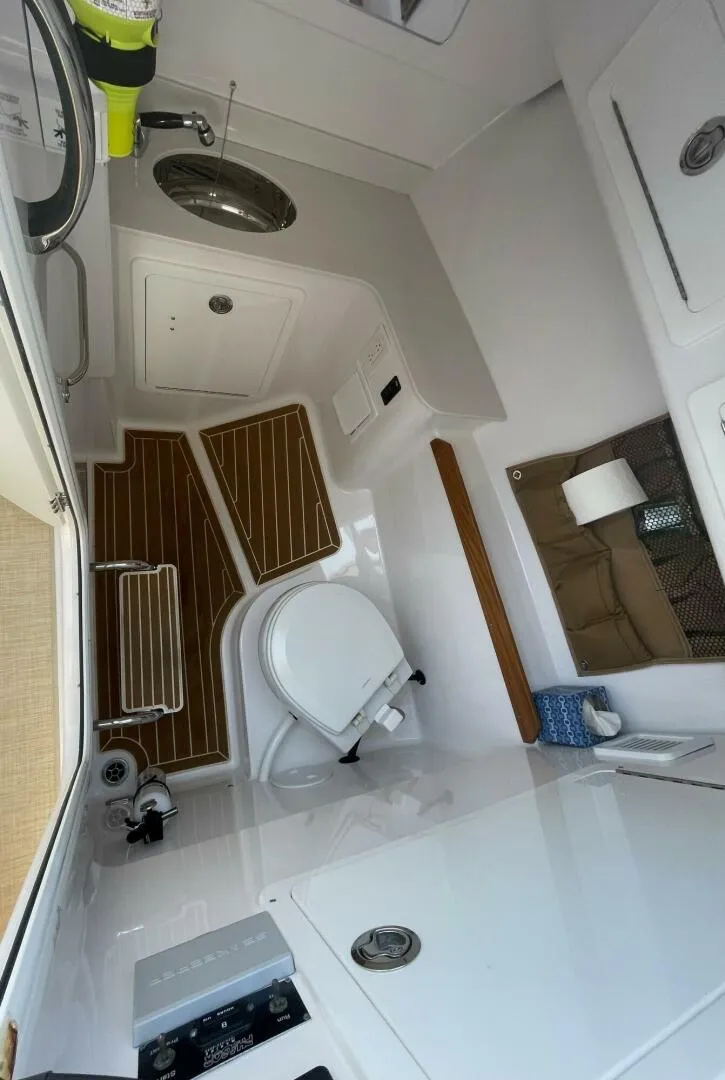 Slide: The Image of 33 Southport Miss Sue- Head 2022 Southport 33 320 DC Miss Sue - 5214460