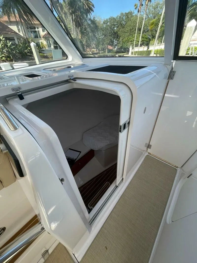 Slide: The Image of 33 Southport Miss Sue- Cabin 2022 Southport 33 320 DC Miss Sue - 5214464