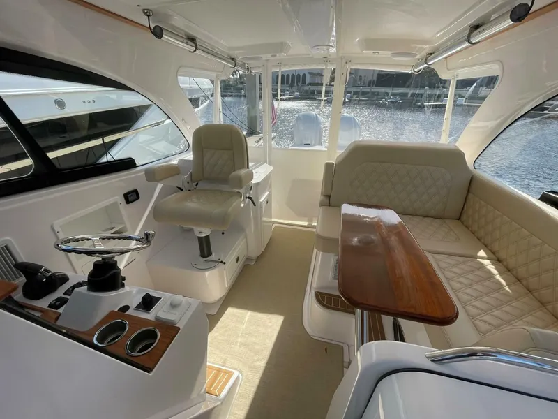 Slide: The Image of 33 Southport Miss Sue- Helm/Dinette 2022 Southport 33 320 DC Miss Sue - 5214448