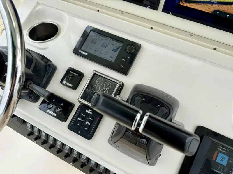 Slide: The Image of 2019 Young Boats 27 - Helm/Electronics  - 5929273