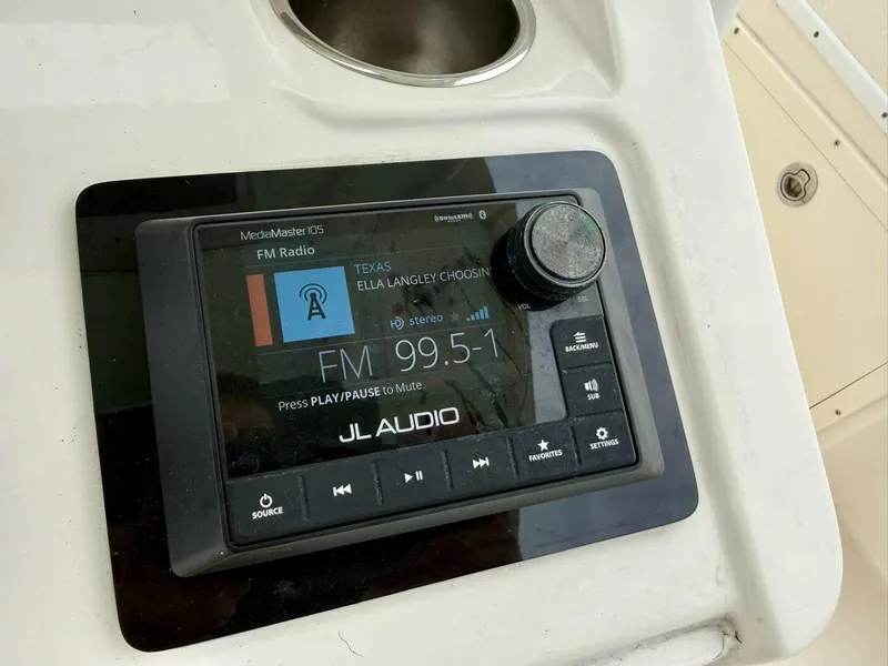 Slide: The Image of 2019 Young Boats 27 - Helm/Electronics  - 5929275