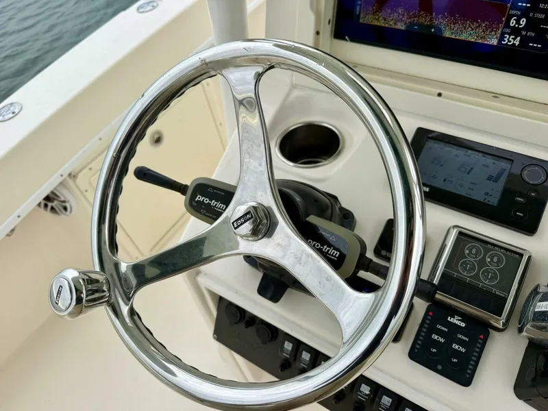 Slide: The Image of 2019 Young Boats 27 - Helm/Electronics  - 5929276