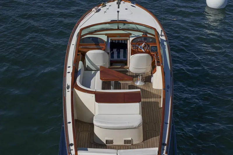 Slide: The Image of Hinckley Talaria 29 Runabout 2004 - 5216010