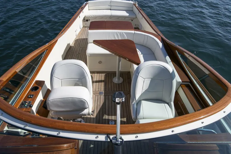 Slide: The Image of Hinckley Talaria 29 Runabout 2004 - 5216052