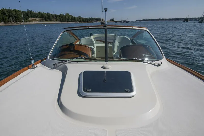 Slide: The Image of Hinckley Talaria 29 Runabout 2004 - 5216048