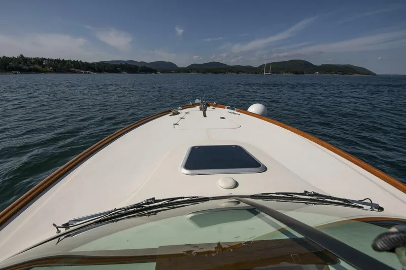 Slide: The Image of Hinckley Talaria 29 Runabout 2004 - 5216020