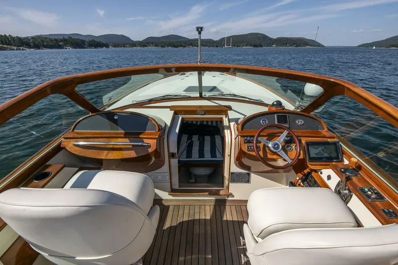 Slide: The Image of Hinckley Talaria 29 Runabout 2004 - 5216014