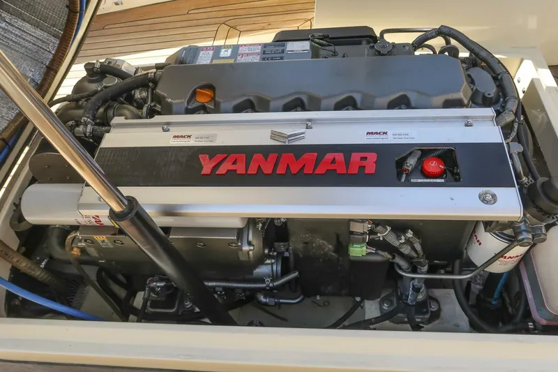 Slide: The Image of Hinckley Talaria 29 Runabout 2004 - 5216065