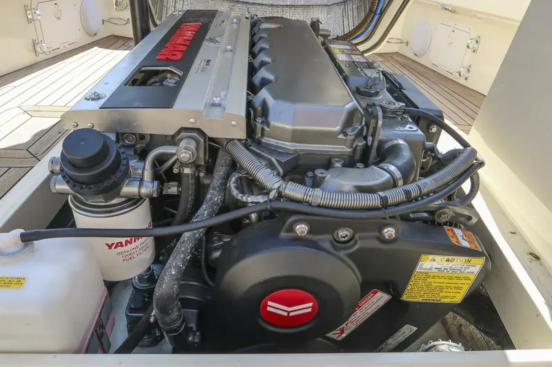 Slide: The Image of Hinckley Talaria 29 Runabout 2004 - 5216066