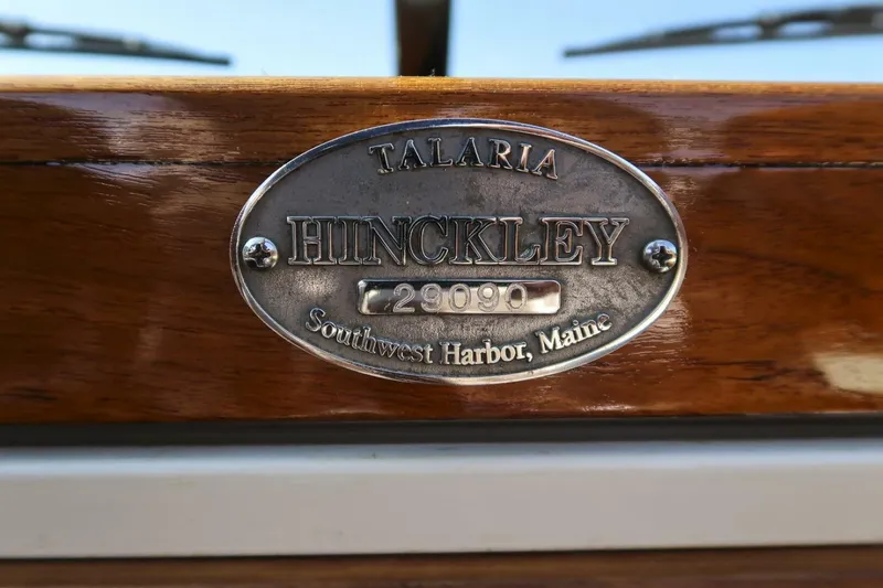 Slide: The Image of Hinckley Talaria 29 Runabout 2004 - 5216069