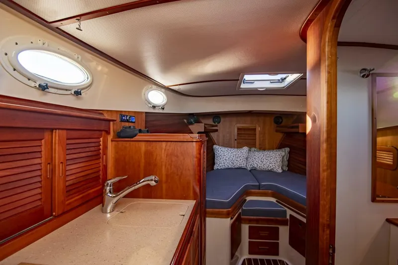 Slide: The Image of Hinckley Yachts Picnic Boat 37 MKIII 2010 - 5216641