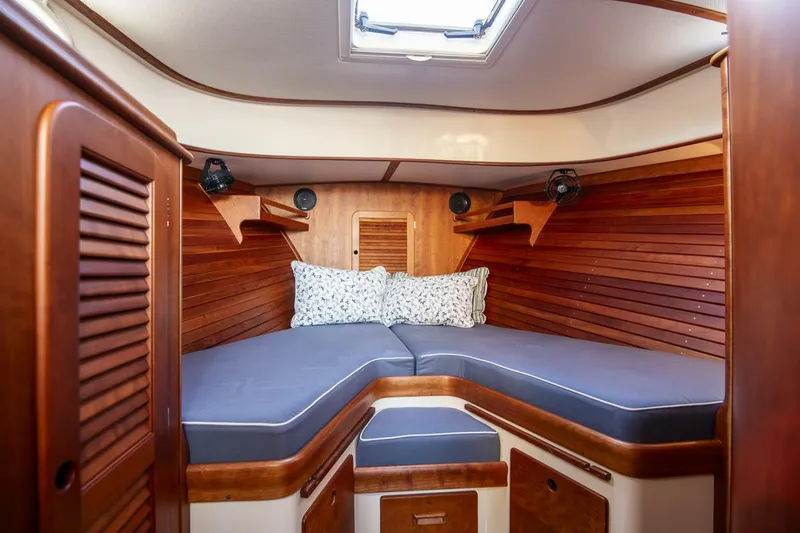 Slide: The Image of Hinckley Yachts Picnic Boat 37 MKIII 2010 - 5216642