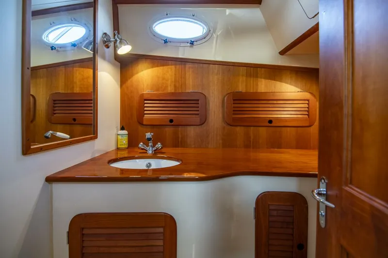 Slide: The Image of Hinckley Yachts Picnic Boat 37 MKIII 2010 - 5216644