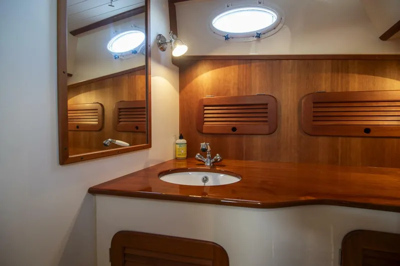 Slide: The Image of Hinckley Yachts Picnic Boat 37 MKIII 2010 - 5216645