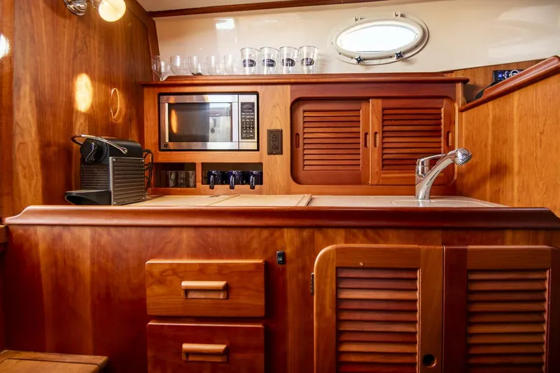Slide: The Image of Hinckley Yachts Picnic Boat 37 MKIII 2010 - 5216647