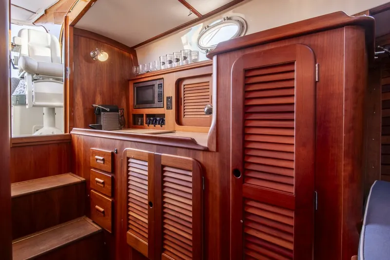 Slide: The Image of Hinckley Yachts Picnic Boat 37 MKIII 2010 - 5216648