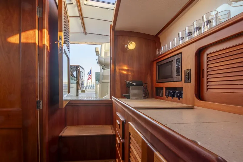 Slide: The Image of Hinckley Yachts Picnic Boat 37 MKIII 2010 - 5216650