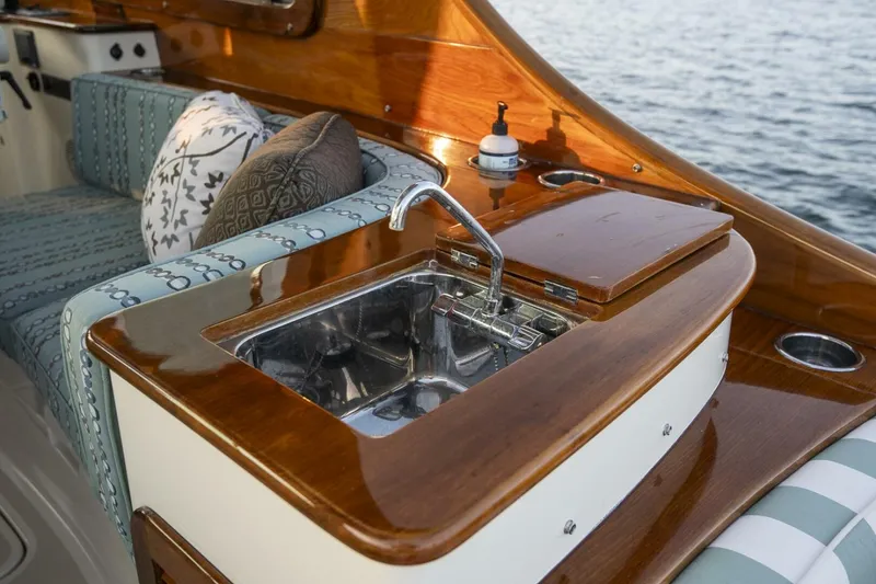 Slide: The Image of Hinckley Yachts Picnic Boat 37 MKIII 2010 - 5216667