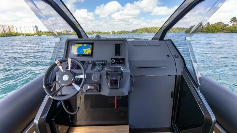 Slide: The Image of 16 Best RIB Technohull Alpha 40 Helm - 5217569