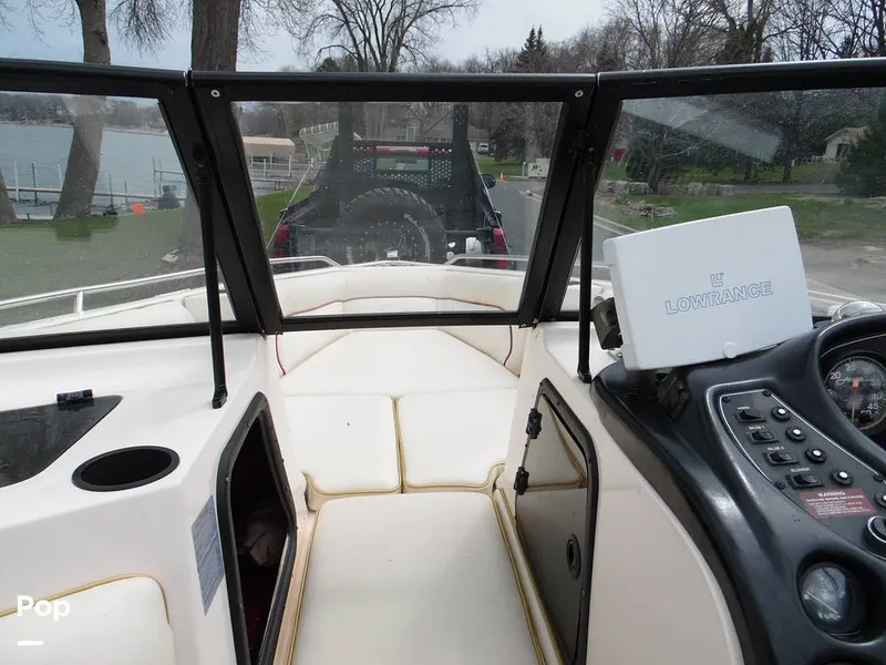 Slide: The Image of Lowrance is older ans seller states questionable as to working condition - 10496606