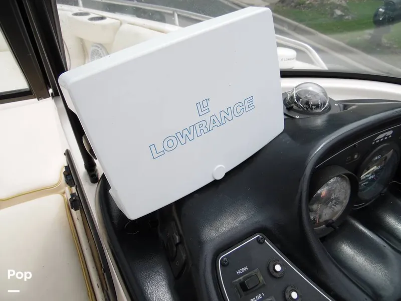 Slide: The Image of Lowrance is older ans seller states questionable as to working condition - 10496608