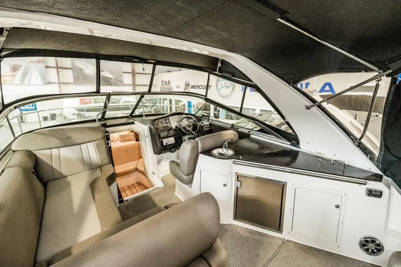 Slide: The Image of Cockpit To Stbd - 5221012