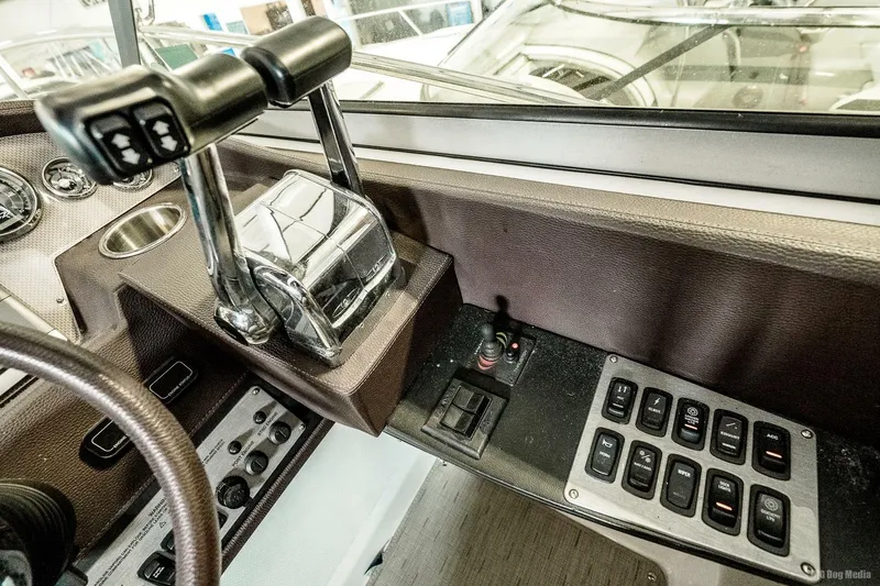 Slide: The Image of Stbd Controls - 5221028