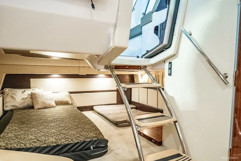 Slide: The Image of Mid Berth Looking AFT - 5221043