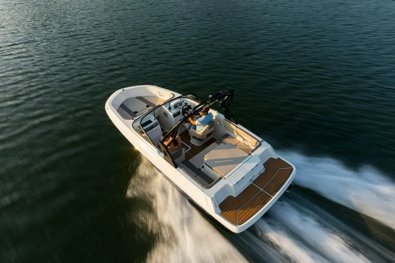 Slide: The Image of Bayliner VR4 2023 - 5226131