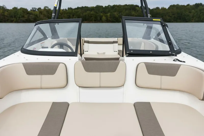 Slide: The Image of Bayliner VR4 2023 - 5226323