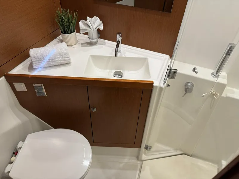 Slide: The Image of Beneteau Oceanis 45 2016 - 5220643