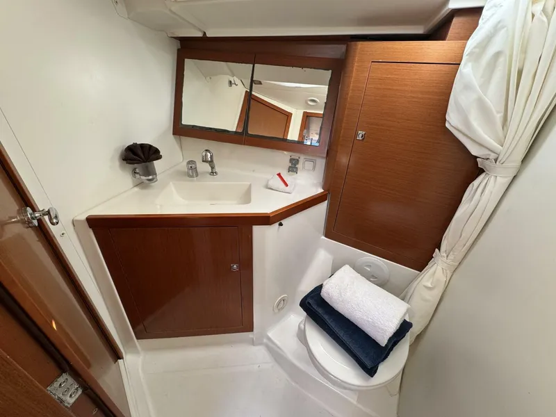 Slide: The Image of Beneteau Oceanis 45 2016 - 5220651