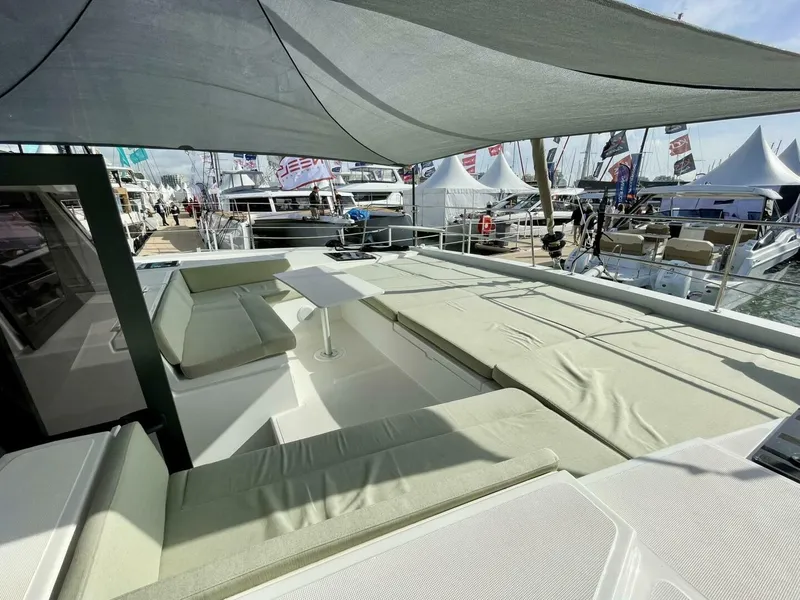 Slide: The Image of Bali 4.2 Foredeck Lounge 1 - 5225848