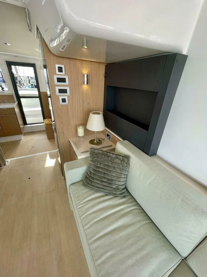 Slide: The Image of Bali 4.2 Stbd Salon Bench - 5225916