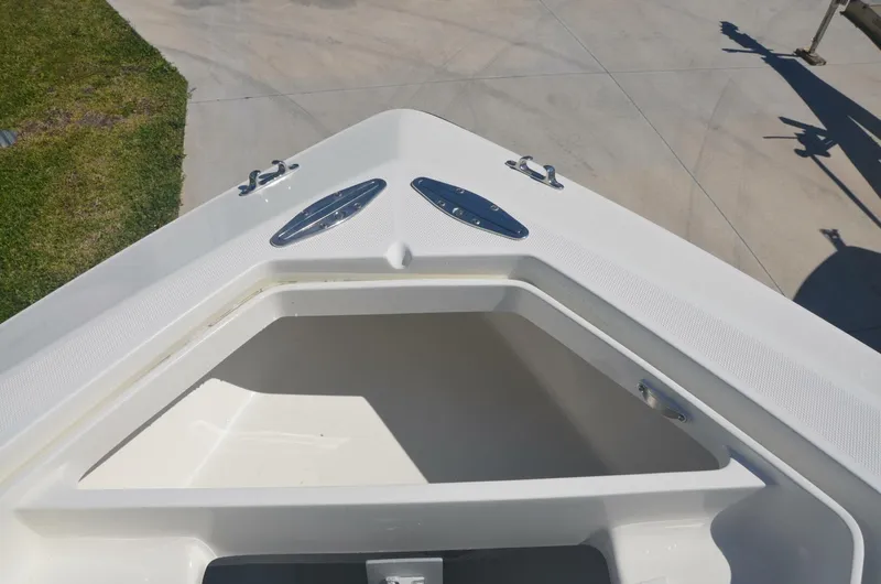Slide: The Image of Bow 2012 SeaVee 34 Center Console Triple Play - 5221392