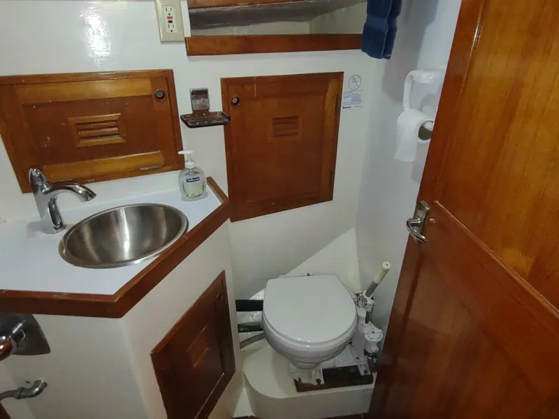 Slide: The Image of Cheoy Lee 35 Sedan Trawler 1981 - 5222035