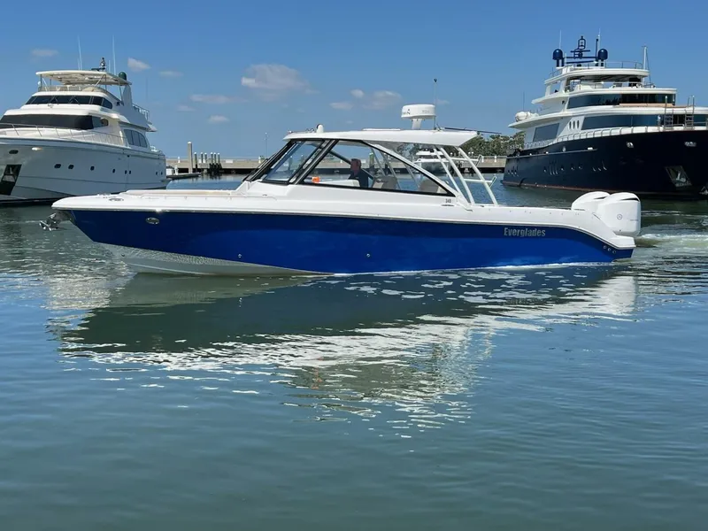 The Image of 2019 Everglades 340 Dual Console "Solamare"- Profile - 5221753