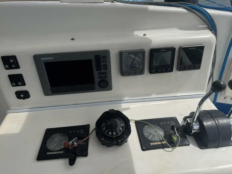 Slide: The Image of Admiral Executive 38 2010 - 5222906