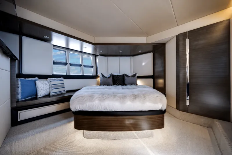 Slide: The Image of Azimut 55S 2017 - 5420007